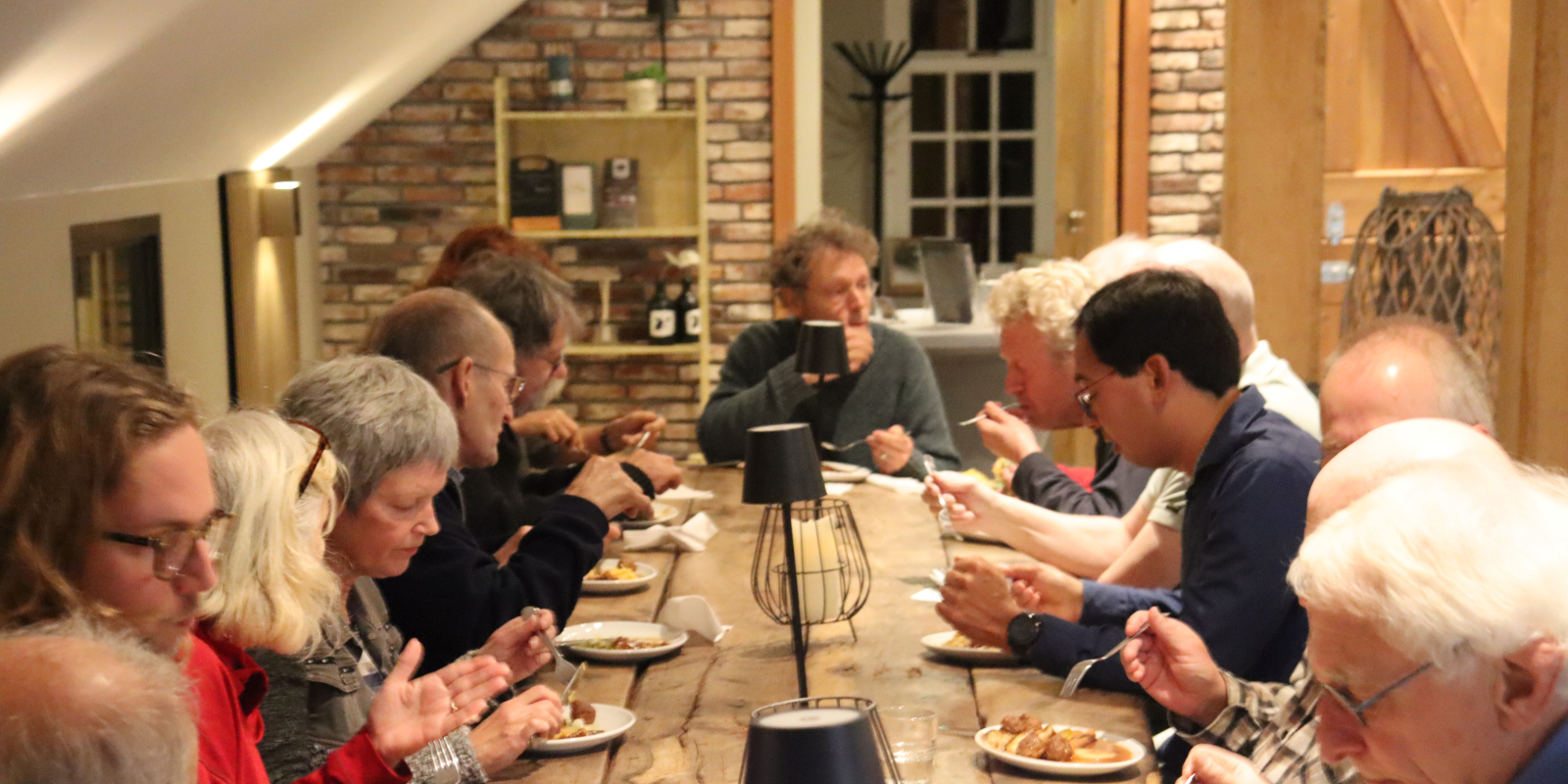 dineren en leren aan tafel bron NMO