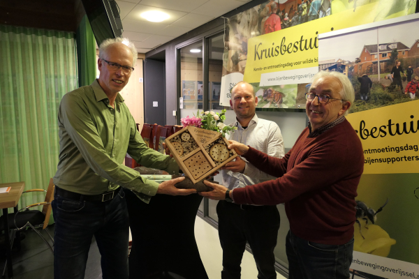 Eerste editie KRUISBESTUIVING: Heino komt in actie voor de kleine roetbij