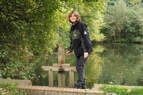"MIO" Bernadette bij de waterinlaat naar het molenrad